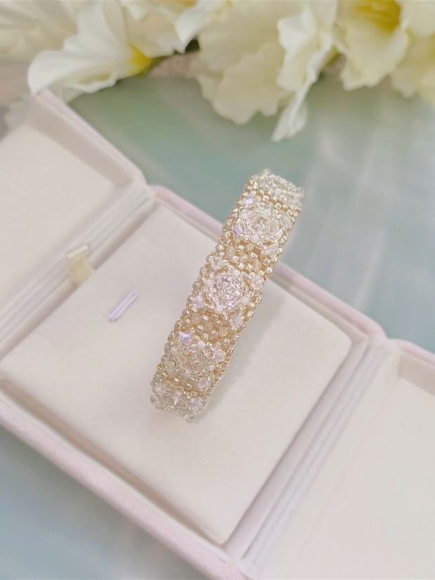 Luxury Handmade Pearl & Seed Bead Acrylic Bangle Bracelet – Elegant Bridal Jewelry Gift
