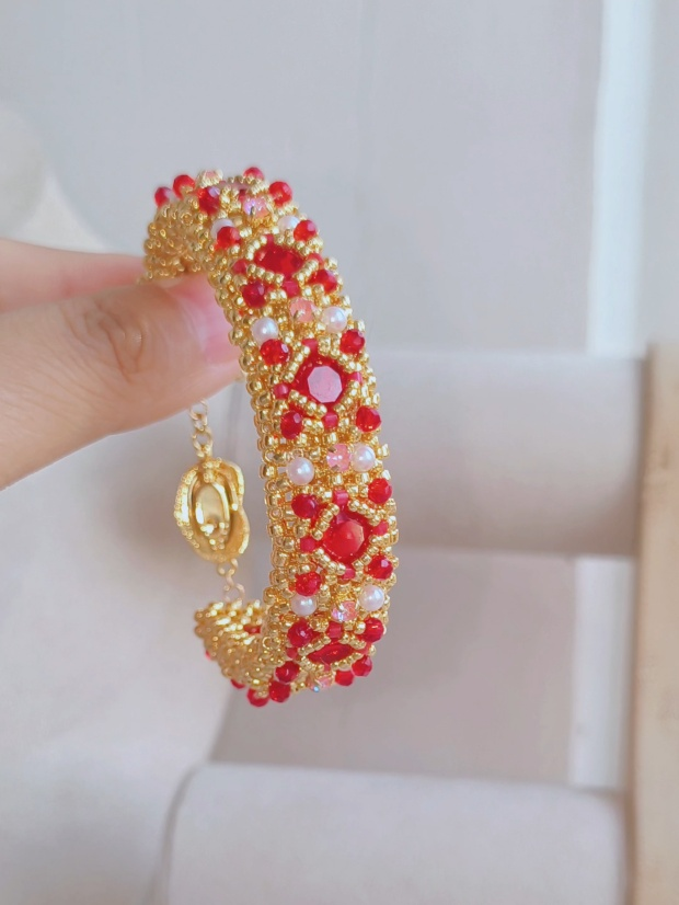 Luxury Handmade Pearl & Seed Bead Acrylic Bangle Bracelet – Elegant Bridal Jewelry Gift